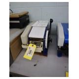 Manual shipping tape dispensr