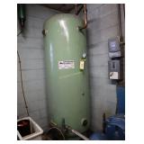 Compressed air storage tank