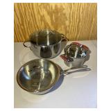 Set of 3 Pans with Clear Lids