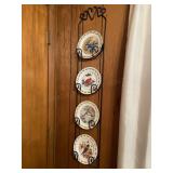 4 Bird Collectors Plates & Wall Display Holder