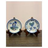 MA Hadley Pottery 2 Small Plates with Display
