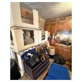 Tables - contents of picture lot