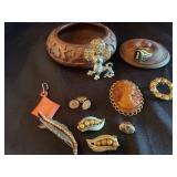 BROACHES CAMEO SEED PEARLS CARVED BOX
