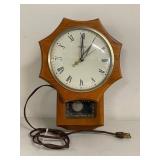 Vintage United Clock Corp Electric Wall Clock
