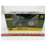John Deere LA 1/16 Spec Cast with chains & blade