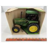 John Deere 2550 Utility Tractor Ertl 1/16 Scale