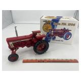 Farmall 706 1/16 Ertl Iowa FFA 1996