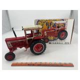Farmall 806 1/16 Scale Ertl 2000 Iowa FFA Special