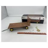 The John Deere Hay Wagon Precision Classics,