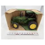 John Deere MFWD Row Crop Tractor 1/16 Ertl