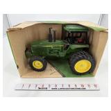 John Deere MFWD Row Crop Tractor 1/16 Ertl