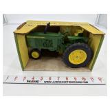 John Deere toy tractor 1/16 Ertl