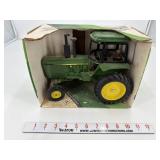 John Deere Row Crop Tractor 1/16 Ertl
