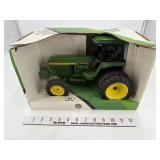 John Deere 4960 MFWD Tractor 1/16 Ertl