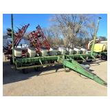 JD 7000 8 row planter