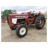1973 International 574 Gas Wide Front Tractor