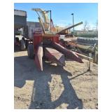 Gehl 800 2 row chopper and corn head