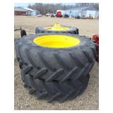 4 tractor tires come off a JD "R" series tractor
