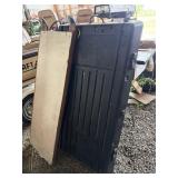 Folding icehouse with sleigh