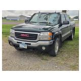 2004 GMC 4X4 Z71 1/2Ton pickup double cab V-8