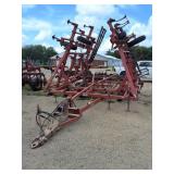 Case IH 4800 VIBRA SHANK w/ drag attachment