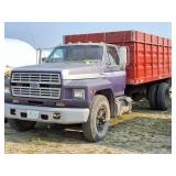 1984 Ford diesel truck with steel box and hoist 5