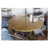 RESIN TOP OUTDOOR TABLE WITH 4 METAL CHAIRS.