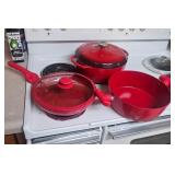 Lodge Enameled Cast Iron Dutch Oven and Safe-T-Gri