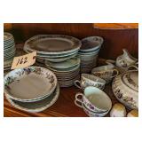SET OF CREATIVE ROSE PATTERN DISHES