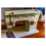 SINGER SEWING MACHINE