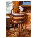 VTG ROUND SEWING BASKET