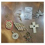 Vintage & Costume Jewelry Brooch and Pendant Colle
