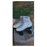 Roller Derby White Leather Skates, Size 6