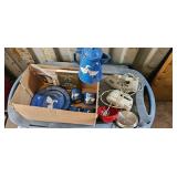 Kitchen Lot: Tres Enamelware & Tupperware