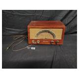 Silvertone radio - powers up