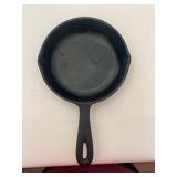 Cast Iron Skillet Size 3 With Pour Spouts