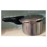 Aluminum Pressure Cooker with Insert