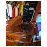 Ortiz Magnifying Glass, Wood Plate, Bookends