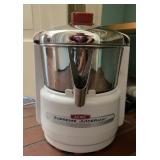 ACME Supreme Juicerator Juicer Machine