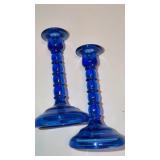 2 blue candlesticks