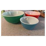 3 Pyrex stack bowls