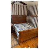 Oak bed 65ï¿½ tall 60ï¿½ wide
