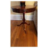 24ï¿½ round table