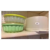 3 Tupperware items