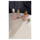 Pink depression skat and pepper