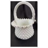 Milk glass basket 10ï¿½