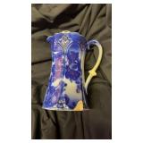 Flow blue pitcher / chip