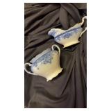 Flow blue gravy/ sugar no lid