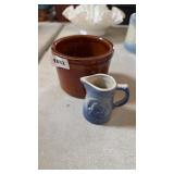 Mini creamer / crock
