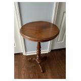 Round lamp table